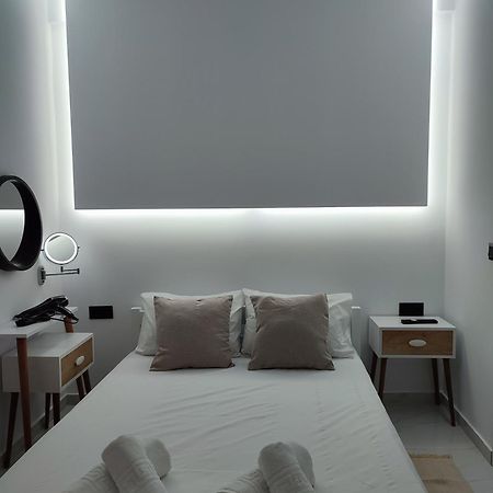 Alexander Luxury Apartments & Studios 메타모르포시 객실 사진