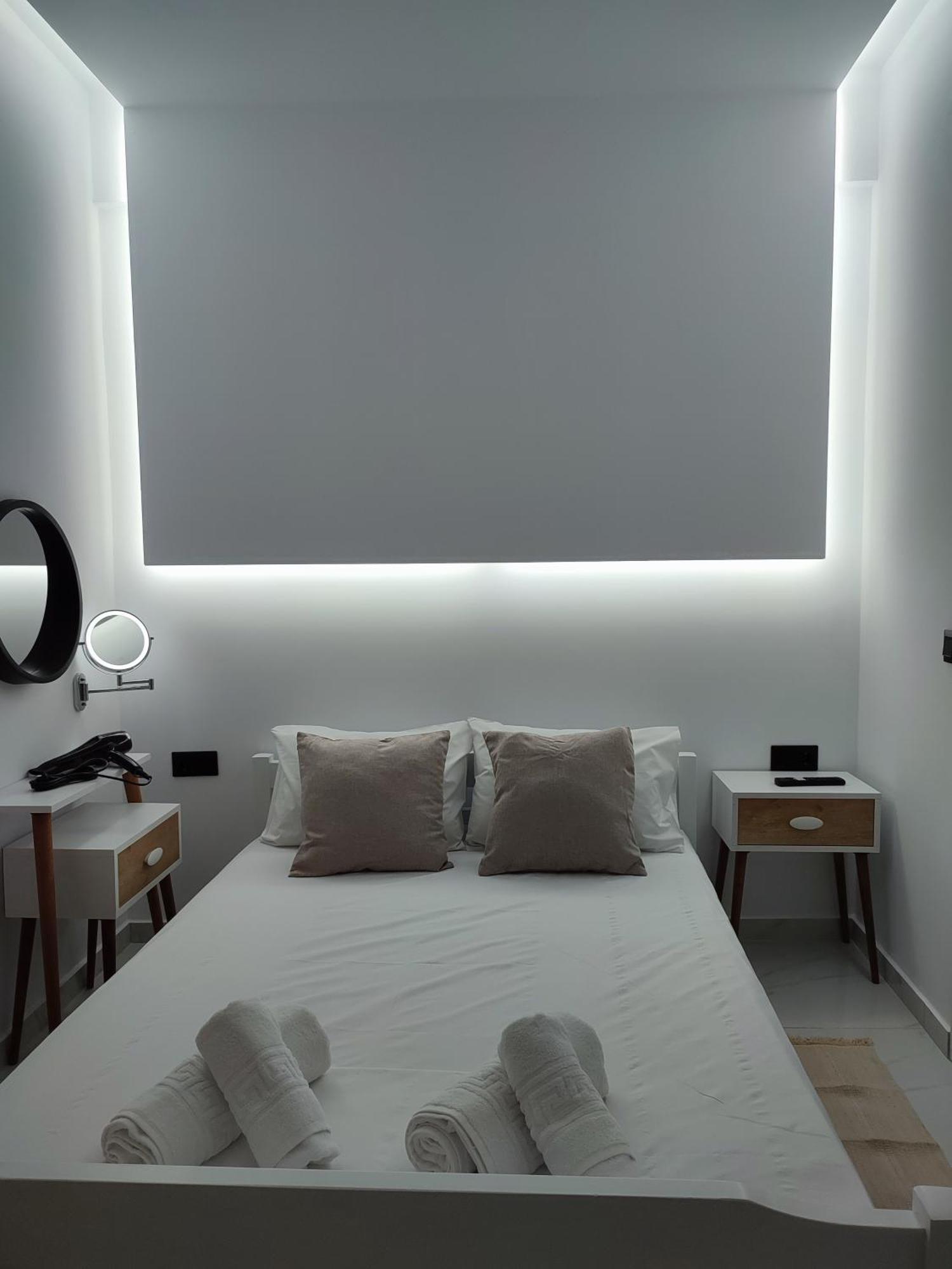 Alexander Luxury Apartments & Studios 메타모르포시 객실 사진